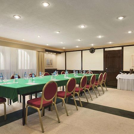 Ramada By Wyndham Bahrain Hotel Manáma Kültér fotó