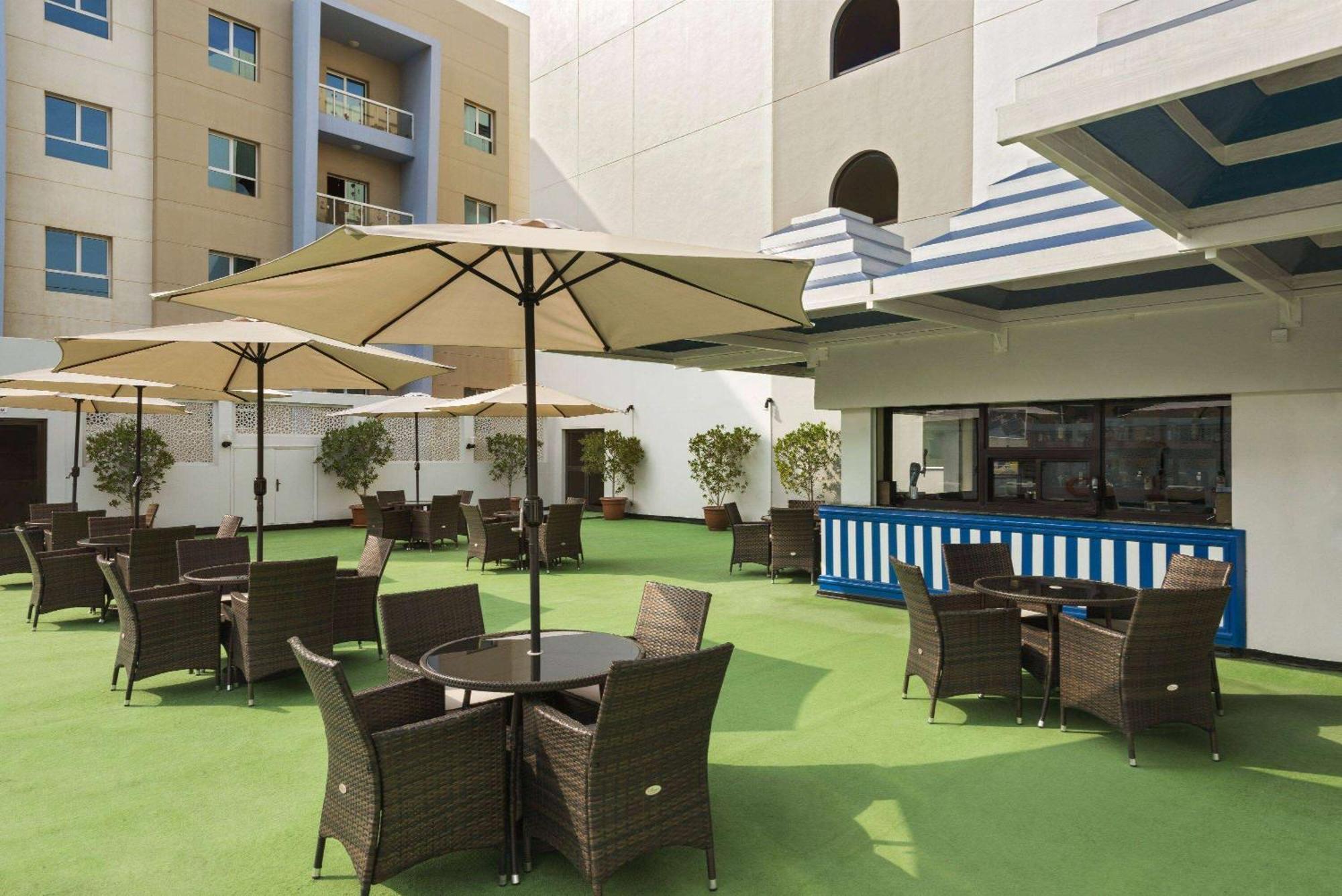Ramada By Wyndham Bahrain Hotel Manáma Kültér fotó