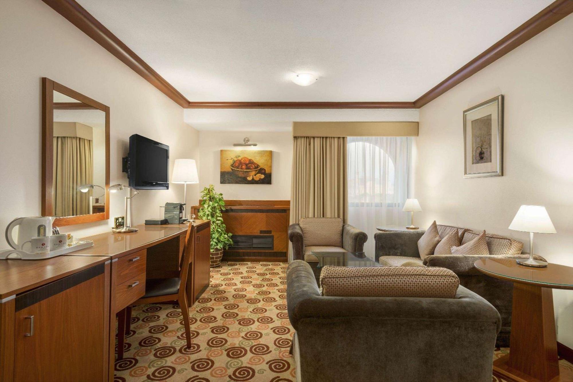 Ramada By Wyndham Bahrain Hotel Manáma Kültér fotó