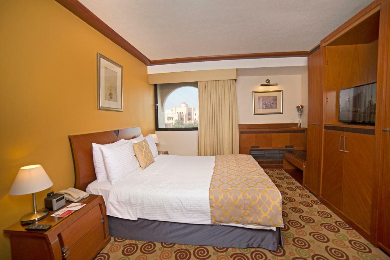 Ramada By Wyndham Bahrain Hotel Manáma Kültér fotó