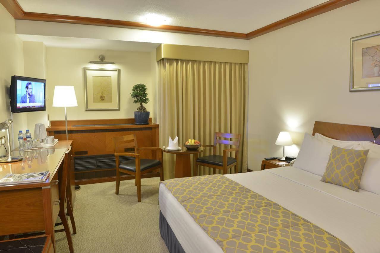 Ramada By Wyndham Bahrain Hotel Manáma Kültér fotó